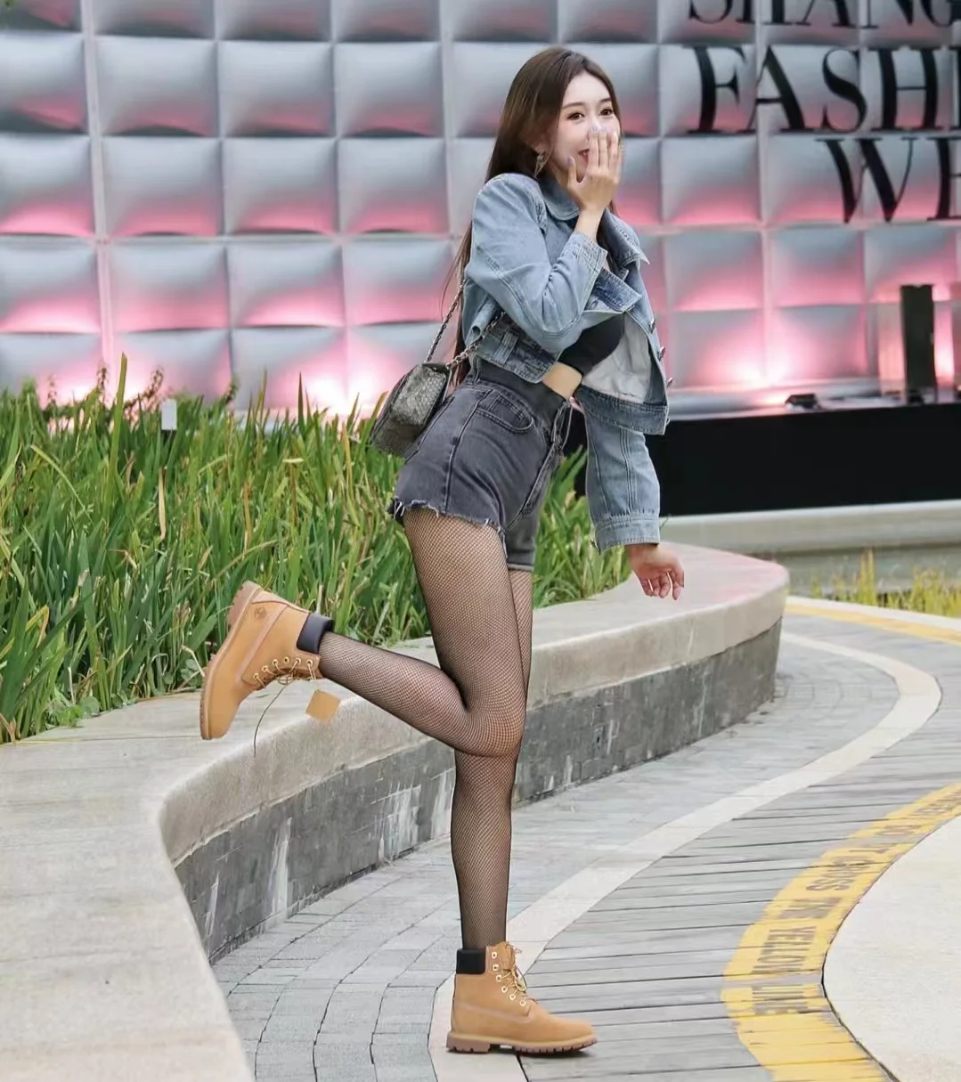 受不了美女穿吊带丝袜来面试