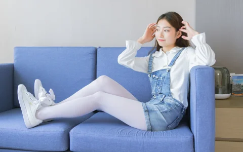 受不了美女穿吊带丝袜来面试